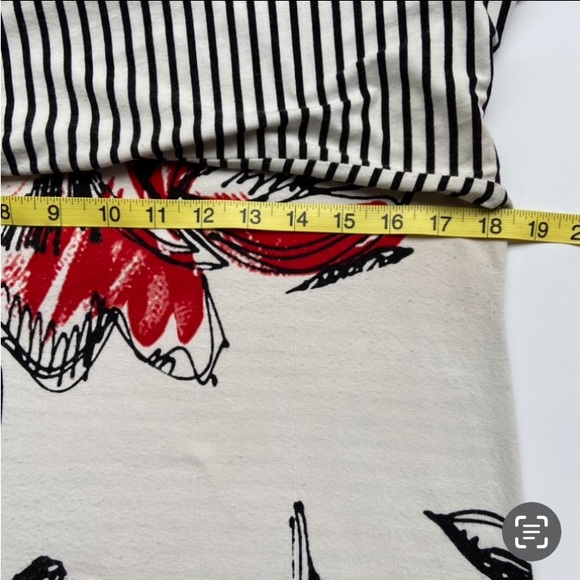 ZENERGY by CHICO’s Bonnie Mix Floral Print Tee Red, White & Black Size 0 - Picture 8 of 15